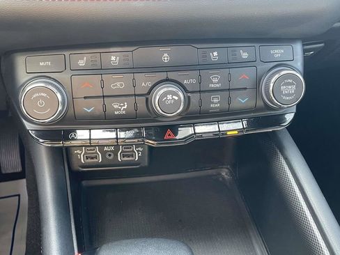 Certified 2024 Dodge Durango GT image 37