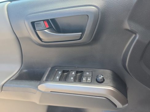 Used 2022 Toyota Tacoma SR5 RWD image 25