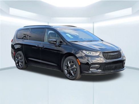 New 2026 Chrysler Pacifica Select w/ S Appearance Package image 9