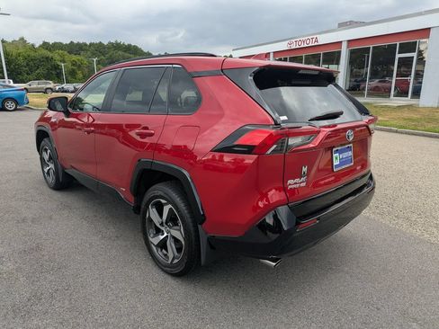 Used 2021 Toyota RAV4 SE w/ Weather & Moonroof Package AWD/4WD image 3