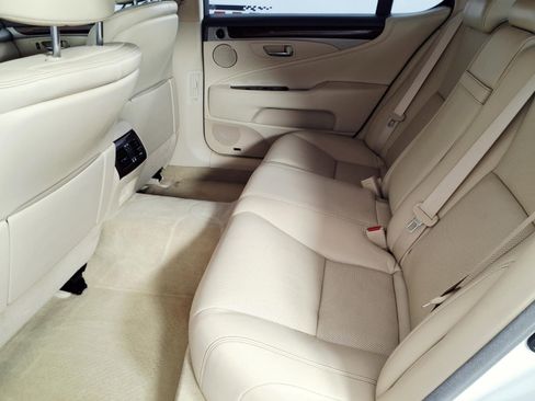 Used 2014 Lexus LS 460 L image 9