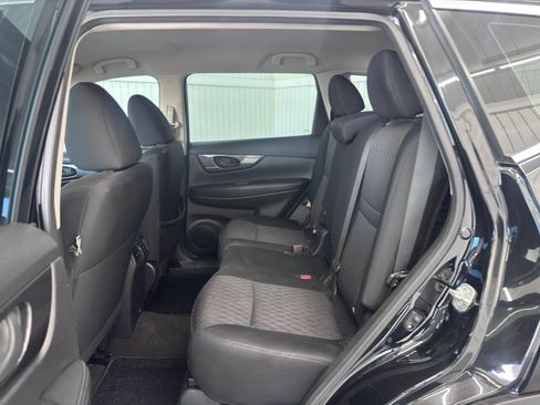 Used 2020 Nissan Rogue S FWD image 12