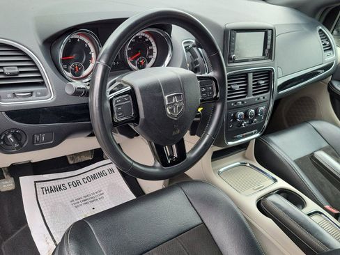 Used 2019 Dodge Grand Caravan SXT image 19