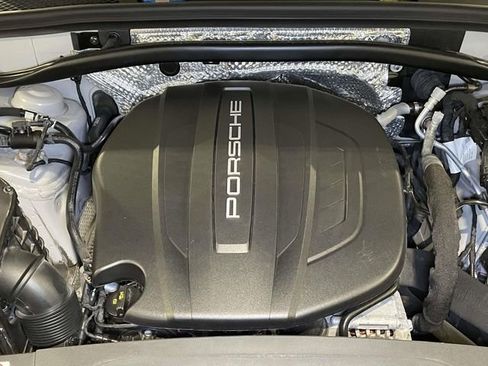 Certified 2020 Porsche Macan AWD/4WD image 17