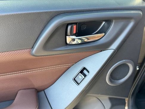 Used 2017 Subaru Forester 2.5i Touring image 16