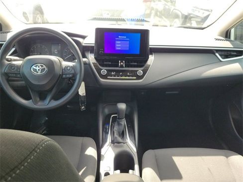 Used 2025 Toyota Corolla LE image 8
