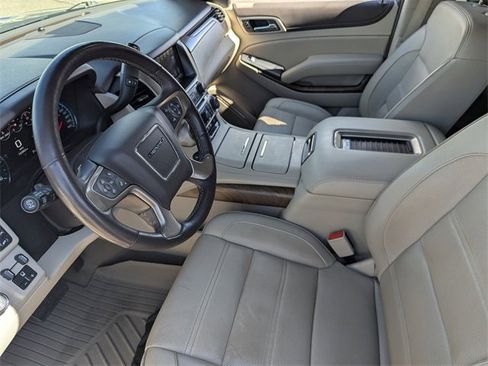 Used 2020 GMC Yukon Denali w/ Denali Premium Package image 21