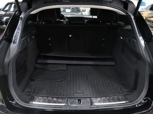 Used 2021 Jaguar F-PACE image 5