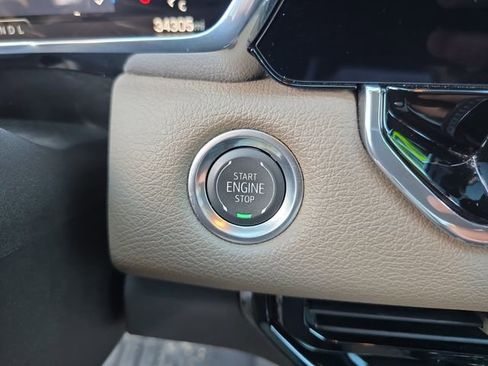 Used 2024 GMC Canyon Denali image 27