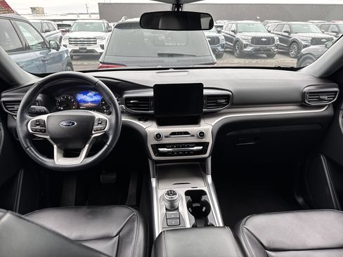 Used 2023 Ford Explorer XLT w/ Equipment Group 202A image 9