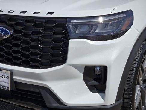 Used 2025 Ford Explorer ST-Line w/ Premium Package image 7