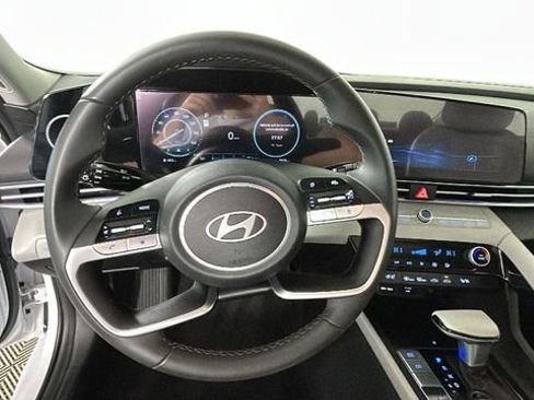 Used 2025 Hyundai Elantra Limited FWD image 15