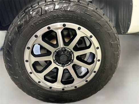 Used 2018 Nissan Titan SL w/ Midnight Edition image 29