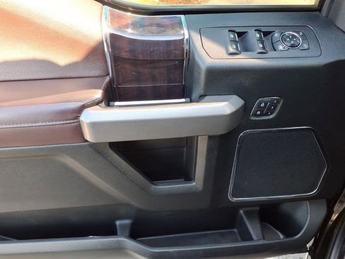 Used 2015 Ford F150 Platinum w/ Equipment Group 701A Luxury AWD/4WD image 11