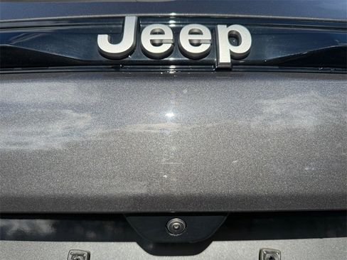 Used 2025 Jeep Grand Cherokee Laredo X w/ Luxury Tech Group I image 17