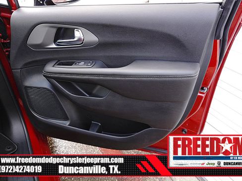 New 2027 Chrysler Pacifica Select FWD image 39