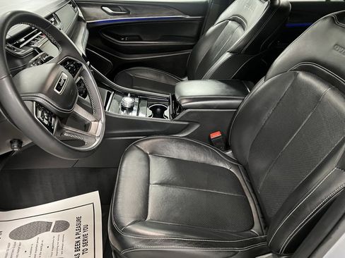 Used 2023 Jeep Grand Cherokee Overland image 24