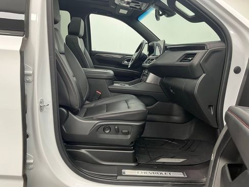 Used 2022 Chevrolet Suburban RST w/ Sport Performance Package image 26