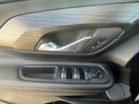 Used 2024 GMC Terrain SLE image 11