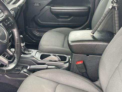 Used 2018 Jeep Wrangler Unlimited Sport S image 36