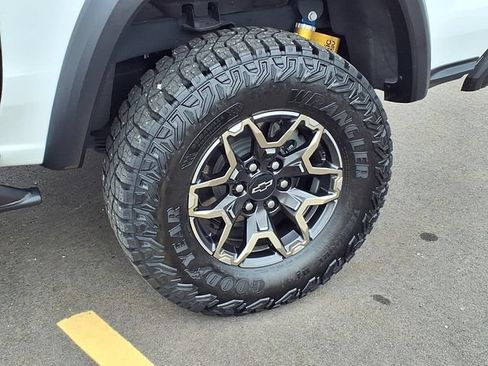 Used 2024 Chevrolet Colorado ZR2 w/ Technology Package AWD/4WD image 26