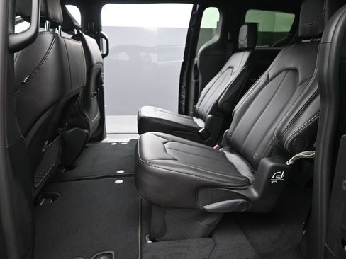 New 2026 Chrysler Voyager LX image 13