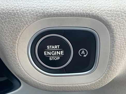 Used 2024 Mercedes-Benz GLE 450 4MATIC image 35