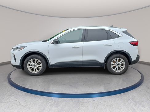 Used 2024 Ford Escape Active AWD/4WD image 3