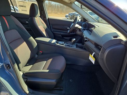 New 2026 Nissan Sentra SR w/ Floor Mat Package FWD image 15