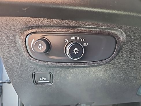 Used 2024 GMC Terrain SLE image 11