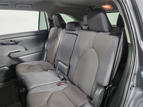 Used 2025 Toyota Highlander LE AWD/4WD image 17