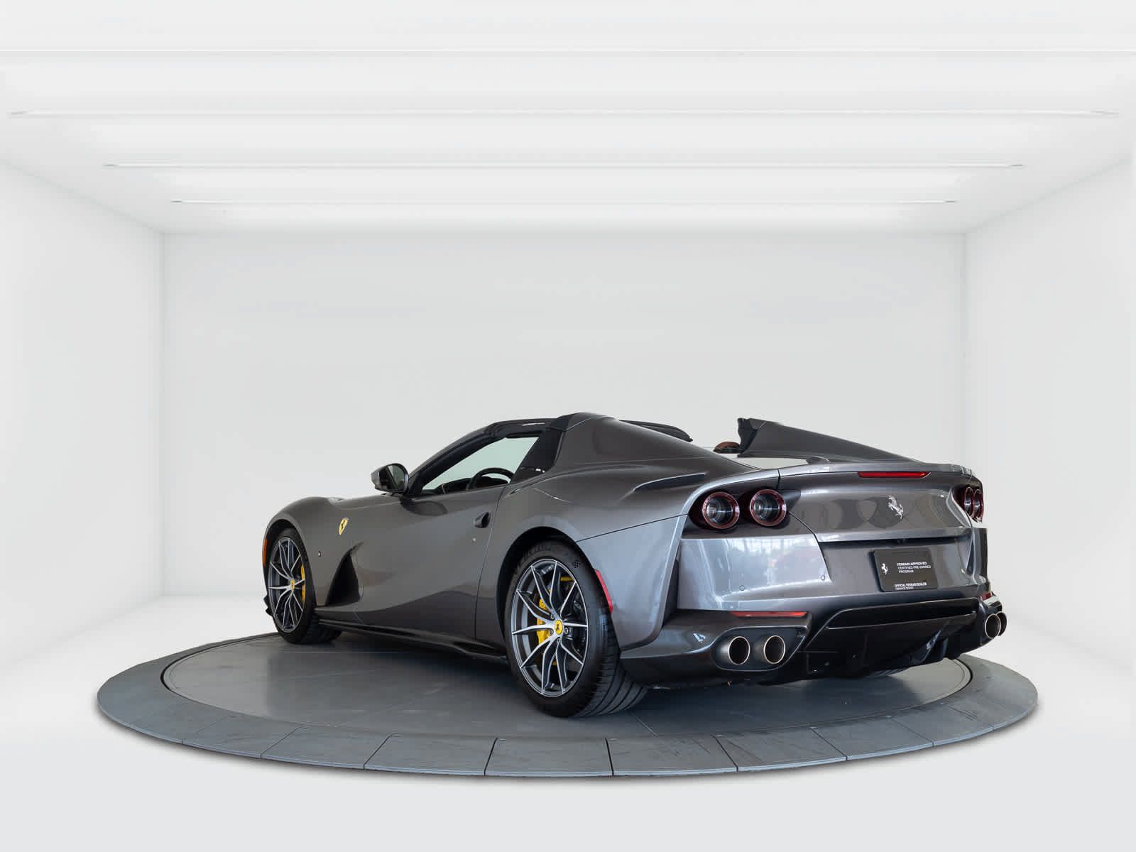 Used 2022 Ferrari 812 GTS RWD image 3