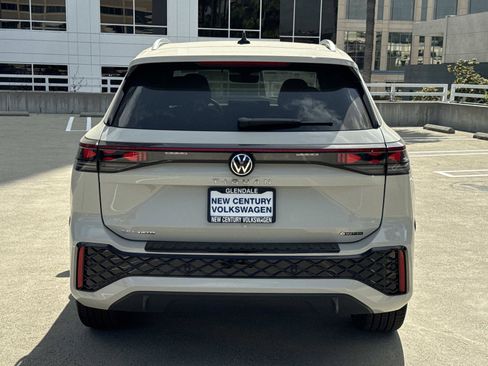 New 2026 Volkswagen Tiguan SEL R-Line image 4