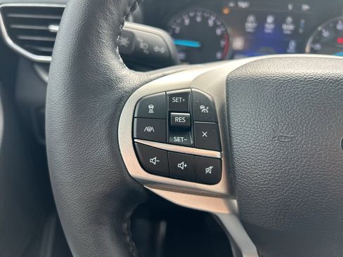 Used 2022 Ford Explorer XLT w/ Equipment Group 202A image 24