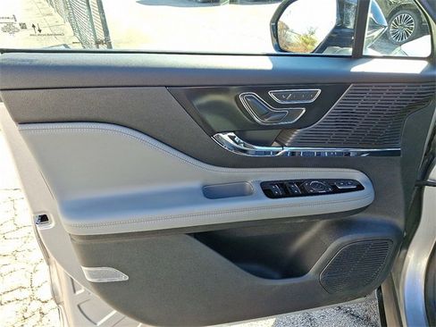 Used 2022 Lincoln Corsair AWD w/ Equipment Group 101A image 12