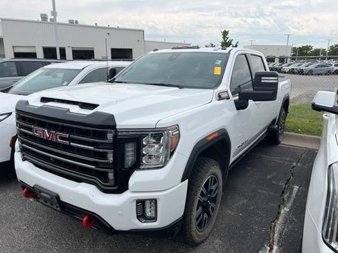 Used 2021 GMC Sierra 2500 AT4 w/ AT4 Premium Plus Package AWD/4WD image 3