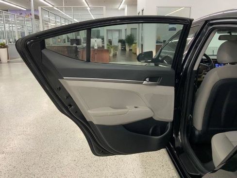 Used 2018 Hyundai Elantra SE FWD image 28