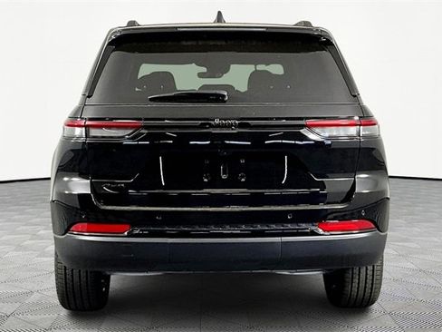 New 2025 Jeep Grand Cherokee Altitude image 5