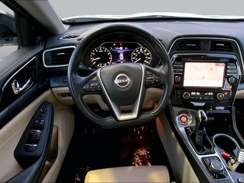 Used 2023 Nissan Maxima Platinum w/ Sport Mat Group FWD image 10