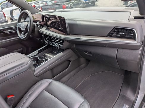 Used 2025 Chevrolet Suburban Z71 AWD/4WD image 38