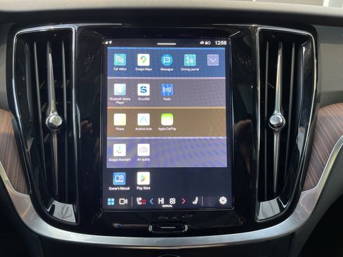 Used 2025 Volvo V60 B5 Cross Country Plus image 42