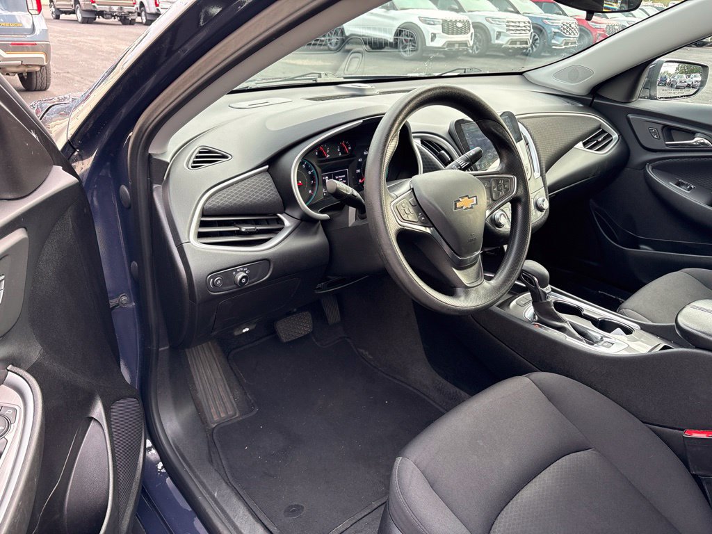 Used 2025 Chevrolet Malibu LT FWD image 7