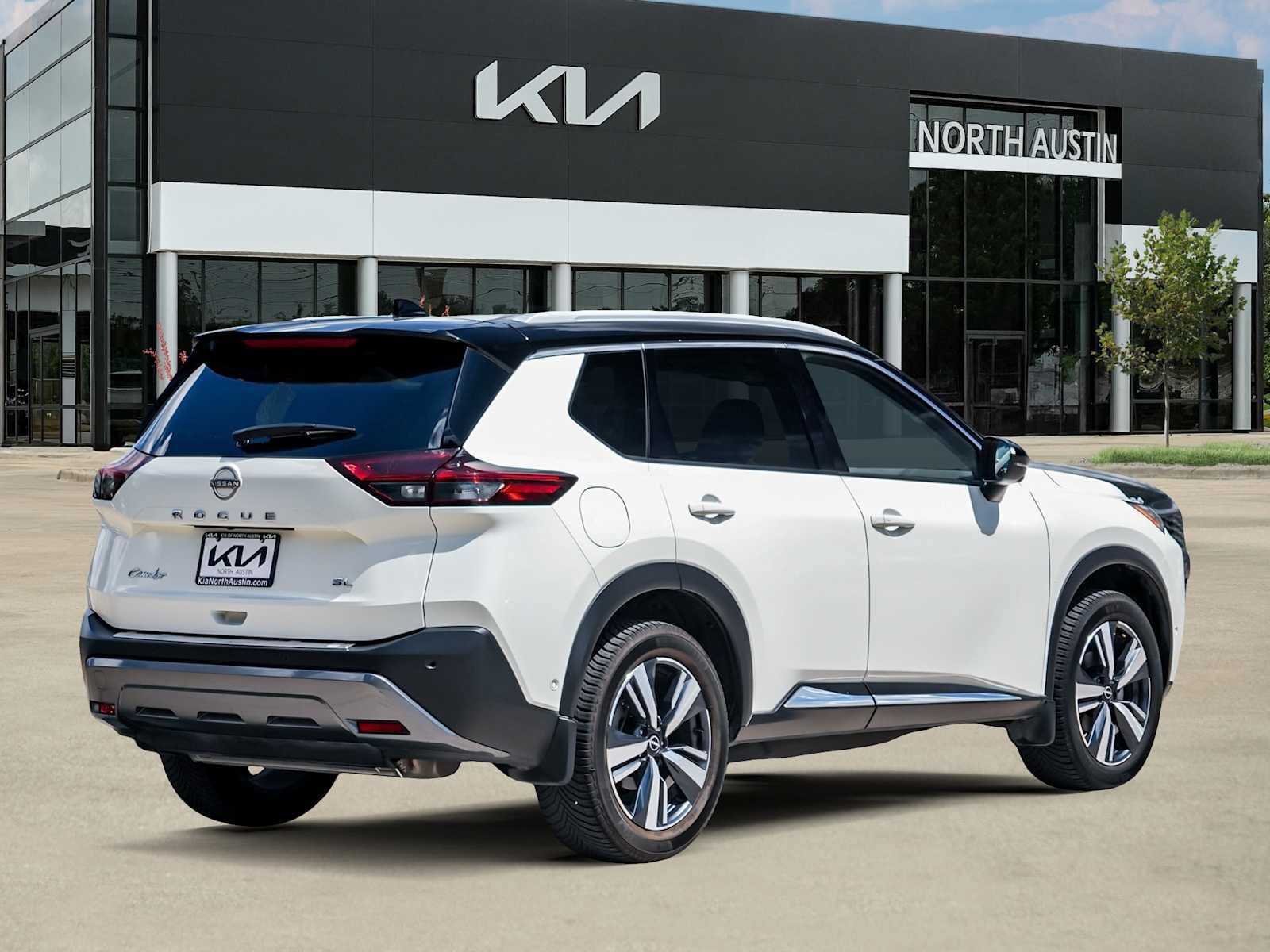 Used 2023 Nissan Rogue SL w/ SL Premium Package FWD image 5