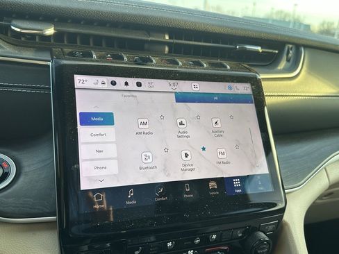 Used 2024 Jeep Grand Cherokee L Limited w/ Luxury Tech Group II image 36