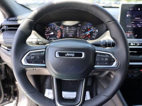 Used 2023 Jeep Compass Latitude w/ Sun and Sound Group AWD/4WD image 17