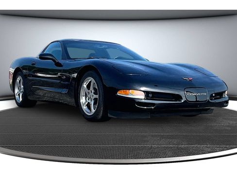 Used 2002 Chevrolet Corvette Coupe w/ Preferred Equipment Group2 RWD image 2