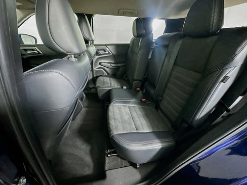 Used 2024 Mitsubishi Outlander SE image 27