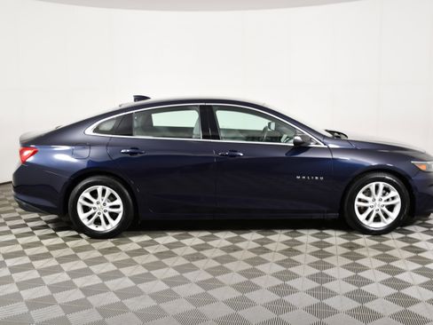 Used 2017 Chevrolet Malibu Hybrid w/ Leather Package FWD image 5