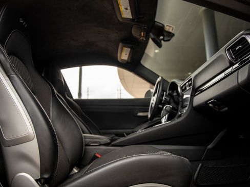 Certified 2018 Porsche 911 Carrera T RWD image 34