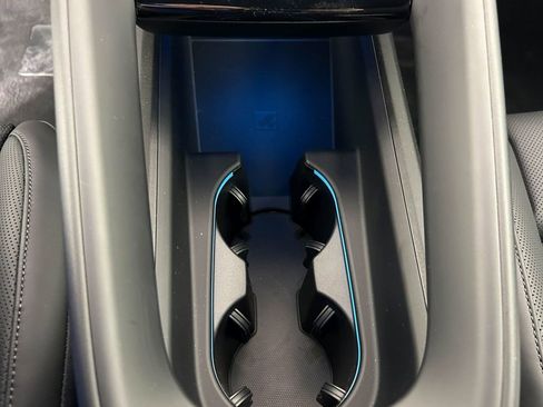 Certified 2024 Porsche Macan 4 Electric AWD/4WD image 18